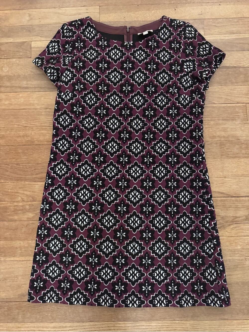 LOFT Outlet Purple Black White Ponte Knee Length Shift Dress - Size M
b41